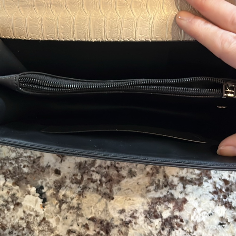 Cream handbag from Amazon. Pre-owned Excellent condition. - Picture 4 of 5